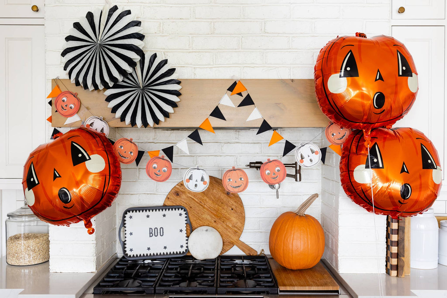 VHP1002 - Vintage Halloween Pumpkins and Felt Pennant Banner