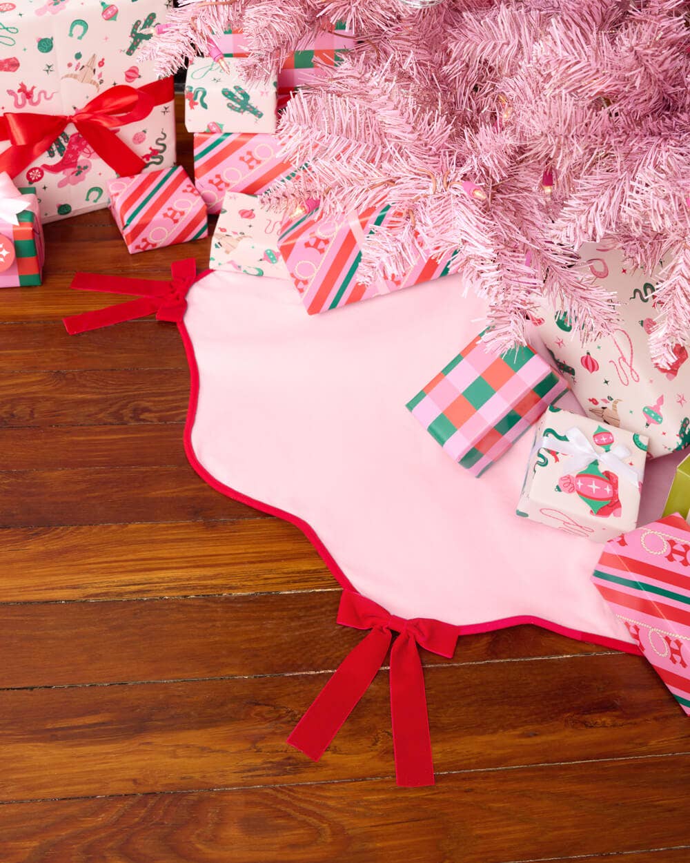 Pretty in Pink Tree Skirt - wavy tree skirt w. bows